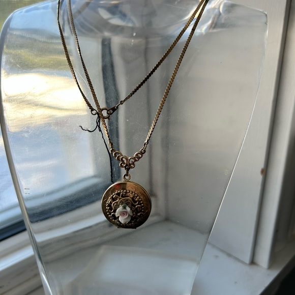 Victorian memorial locket with flower necklace 30
Inches - Picture 4 of 8